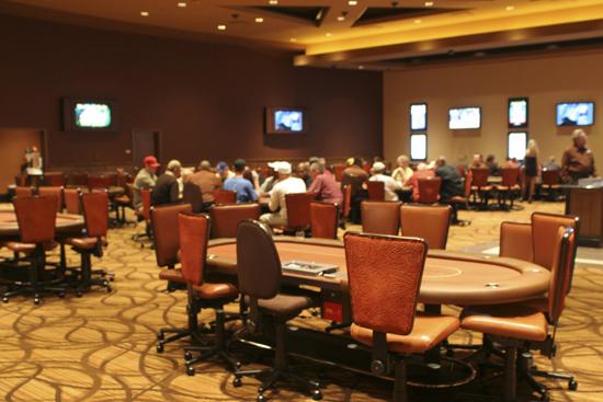 Khám phá cách chơi và chiến thắng trong 8 ball billiards dành cho người mới bắt đầu